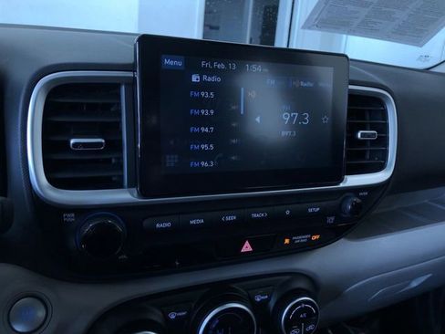 Used 2025 Hyundai Venue SEL image 28