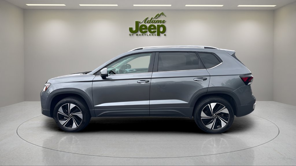 Used 2025 Volkswagen Taos SE AWD/4WD image 8