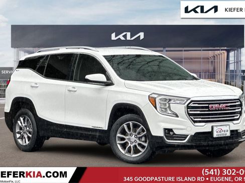 Used 2024 GMC Terrain SLT image 1