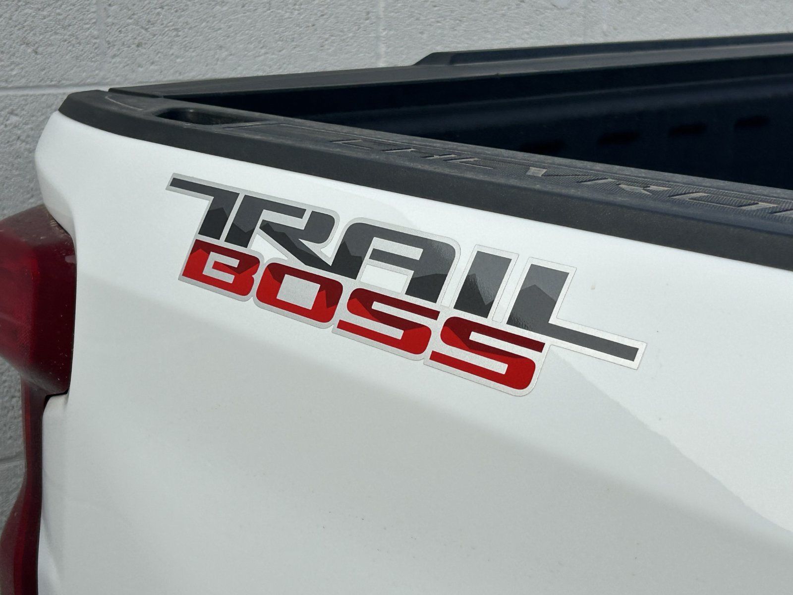 Used 2025 Chevrolet Silverado 1500 LT Trail Boss w/ Convenience Package II AWD/4WD image 7