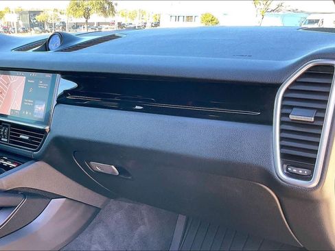 Used 2021 Porsche Cayenne image 22
