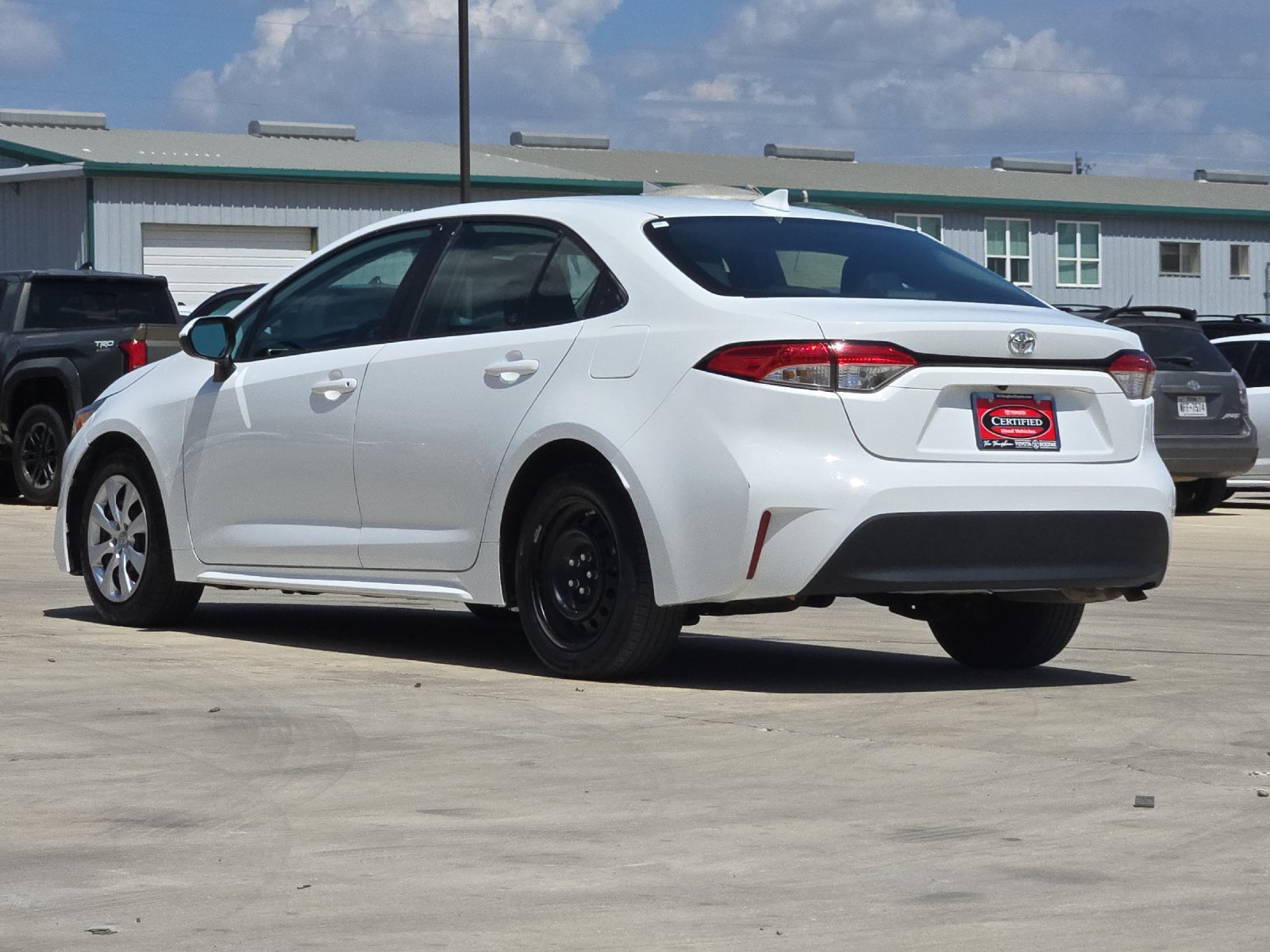 Used 2023 Toyota Corolla LE FWD image 3