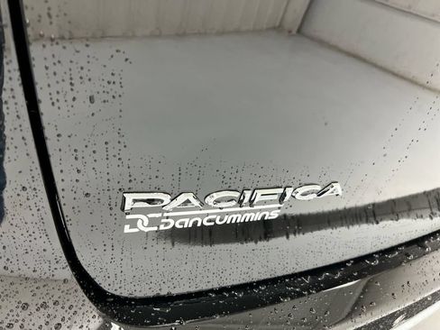 New 2027 Chrysler Pacifica Select AWD/4WD image 27