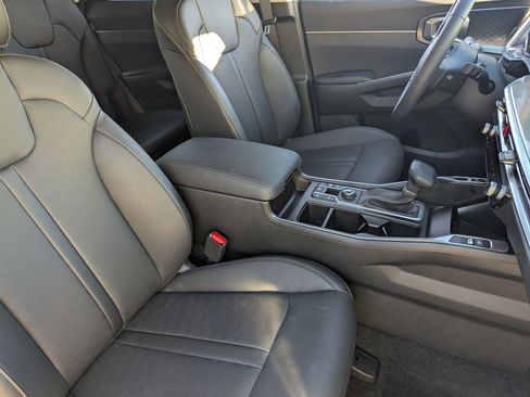 Certified 2025 Kia Sorento EX image 8