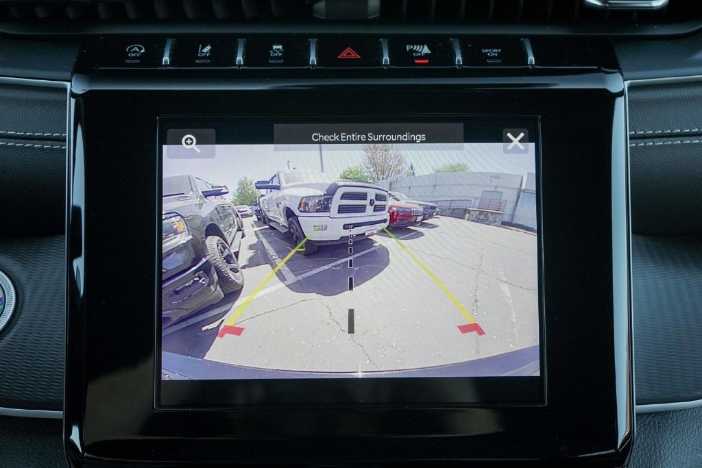 Used 2024 Jeep Grand Cherokee Altitude AWD/4WD image 15