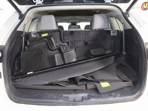 Used 2023 Toyota Highlander XLE image 50