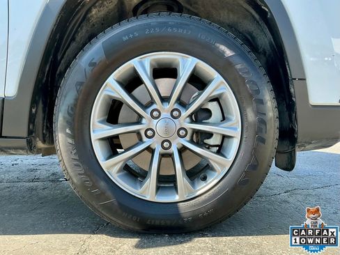 Used 2022 Jeep Cherokee Latitude Lux w/ Sun & Sound Group image 22