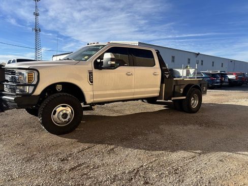Used 2019 Ford F350 Lariat w/ Lariat Ultimate Package image 4
