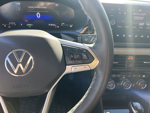 Certified 2024 Volkswagen Taos SE w/ Black Wheel Package image 19
