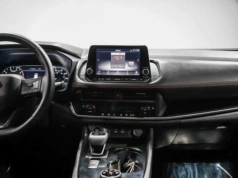 Used 2025 Nissan Rogue SV image 13