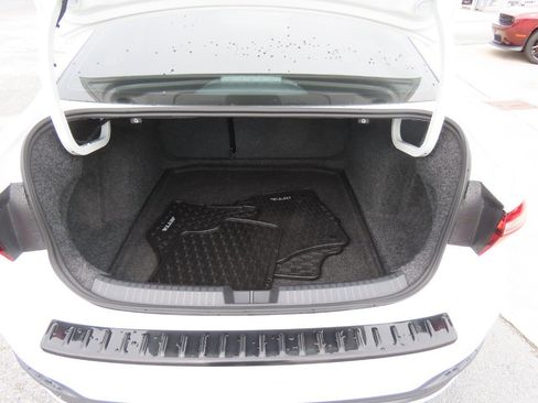 Used 2025 Volkswagen Jetta SE FWD image 14