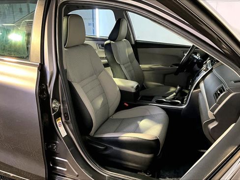 Used 2016 Toyota Camry SE image 7