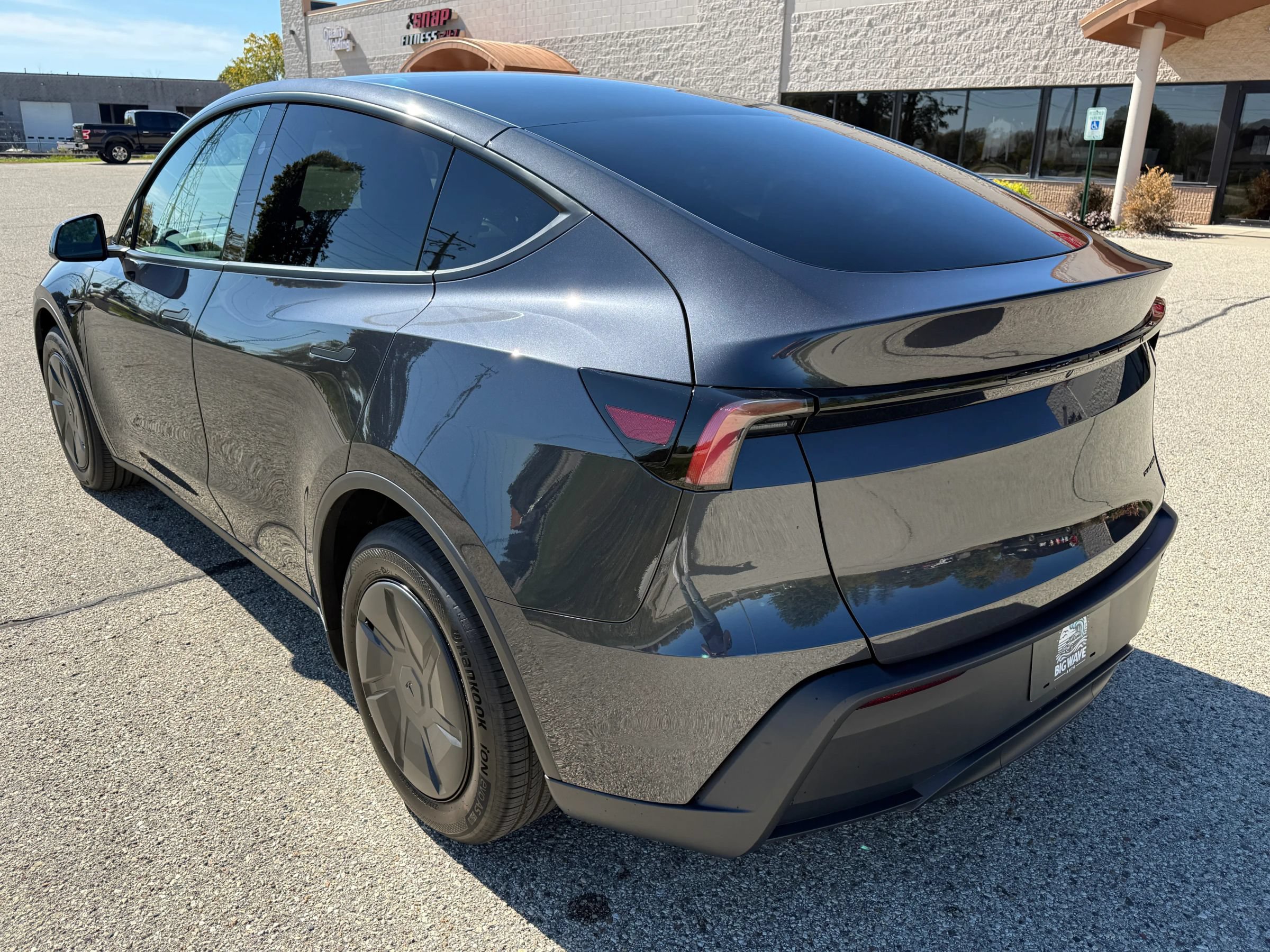 Used 2026 Tesla Model Y AWD image 3