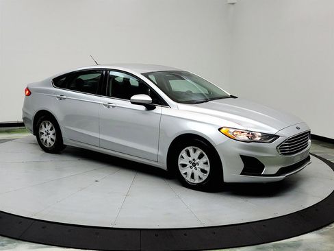 Used 2019 Ford Fusion S image 3