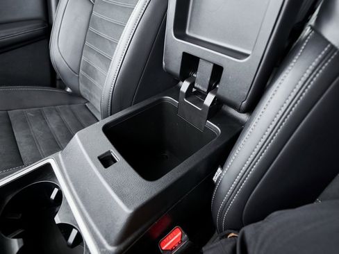 Used 2024 Mitsubishi Outlander SE image 51