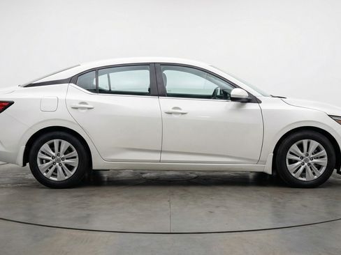 Used 2025 Nissan Sentra S FWD image 11