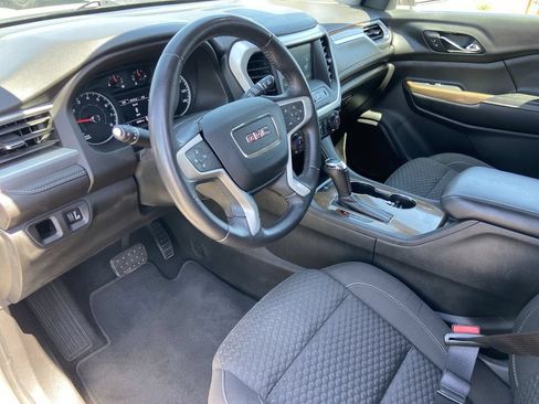 Used 2017 GMC Acadia SLE FWD image 6