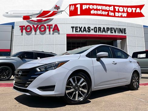 Used 2025 Nissan Versa SV image 1