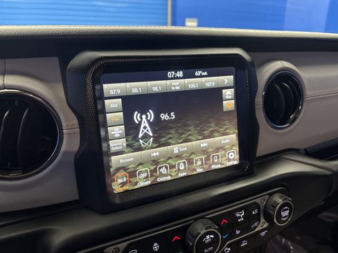 Used 2021 Jeep Wrangler Unlimited Sahara AWD/4WD image 18