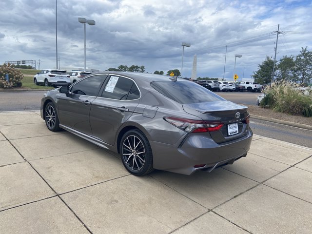 Used 2024 Toyota Camry SE w/ Convenience Package FWD image 7