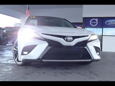 Used 2019 Toyota Camry XSE FWD image 1