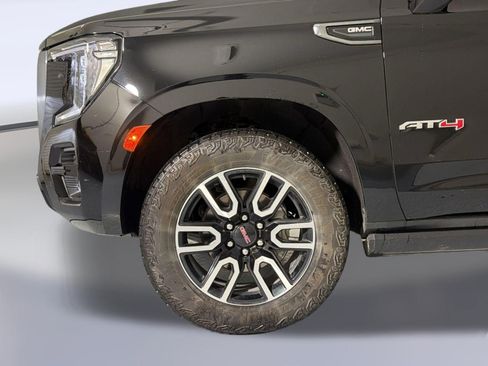 Used 2024 GMC Yukon AT4 w/ AT4 Premium Package AWD/4WD image 12