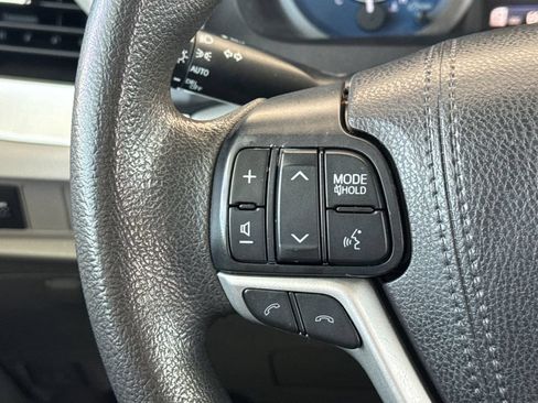 Used 2020 Toyota Sienna LE w/ LE Preferred Package FWD image 28