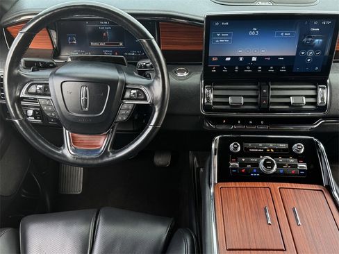 Used 2024 Lincoln Navigator L 4WD image 11