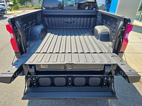 New 2026 Chevrolet Silverado 1500 High Country w/ Midnight Edition AWD/4WD image 13