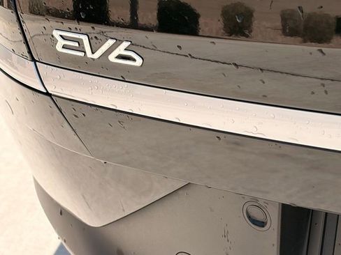 Used 2024 Kia EV6 Light RWD image 6