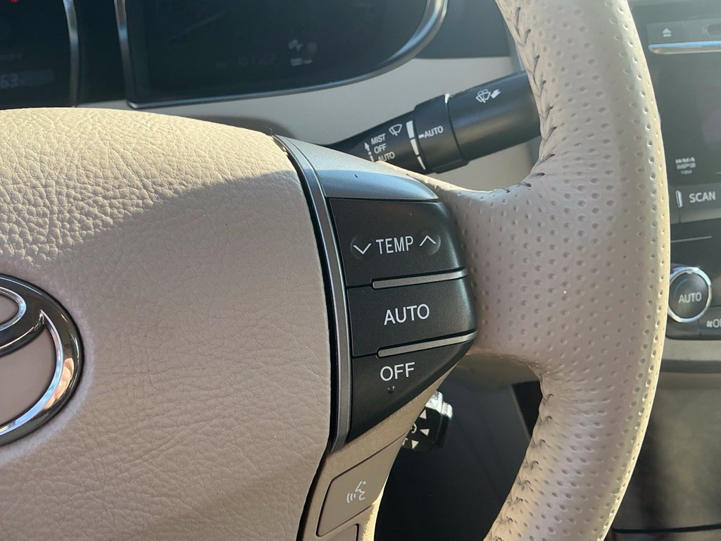 Used 2012 Toyota Avalon Limited FWD image 20