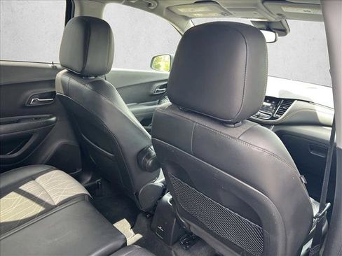 Used 2020 Chevrolet Trax LT w/ LT Convenience Package image 22