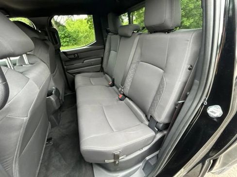 Certified 2025 Toyota Tacoma SR5 AWD/4WD image 29