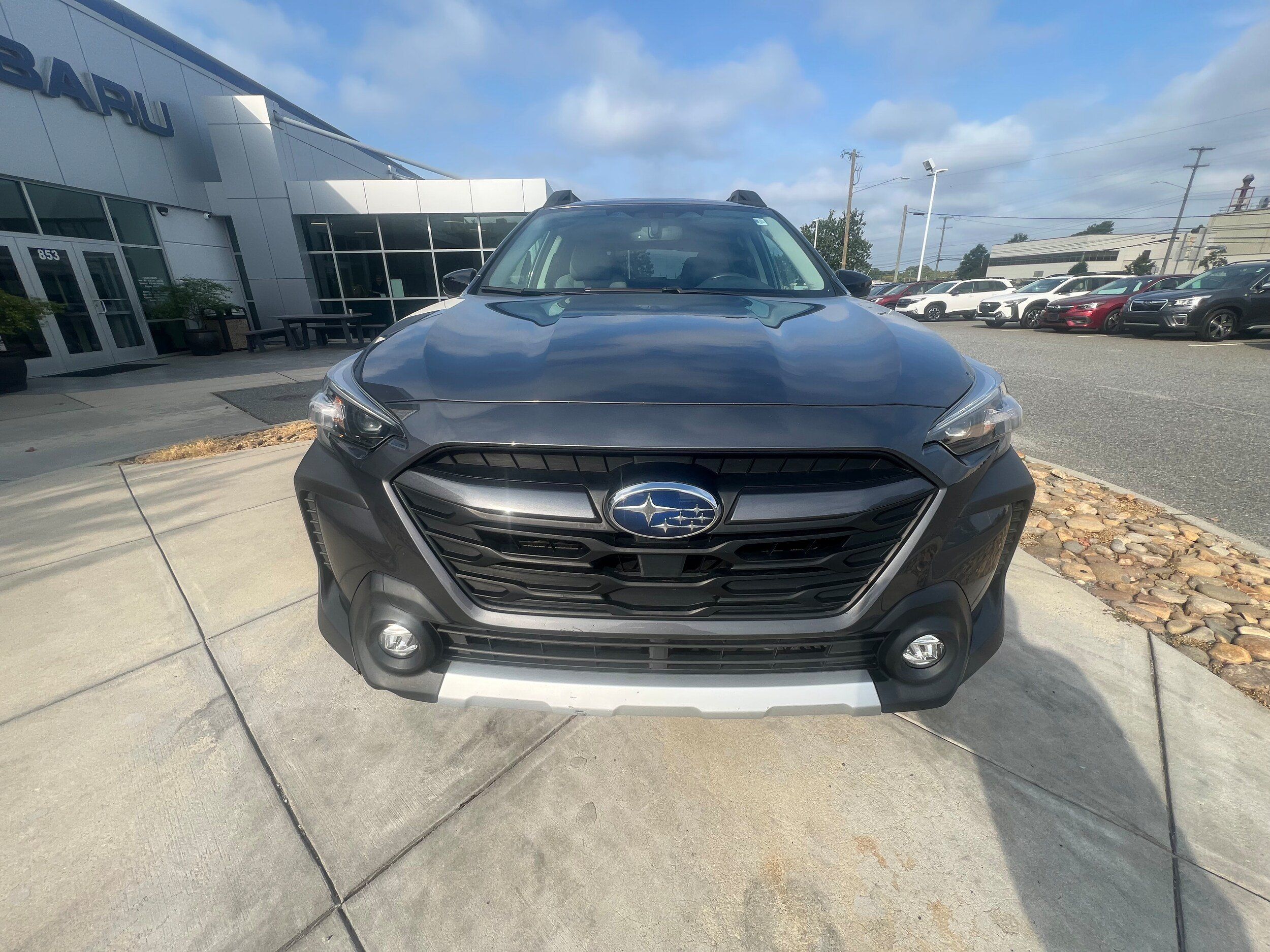 Used 2023 Subaru Outback Limited AWD/4WD image 2