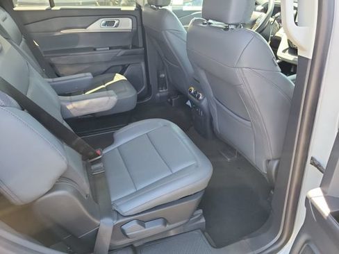 Used 2026 Ford Explorer Active w/ Active Comfort Package RWD image 18