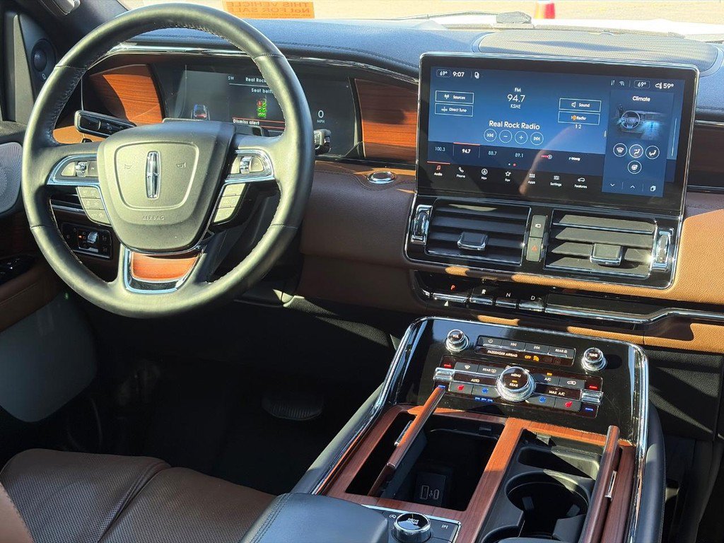 Used 2023 Lincoln Navigator Reserve AWD/4WD image 16