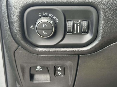Used 2023 RAM 1500 Laramie AWD/4WD image 19