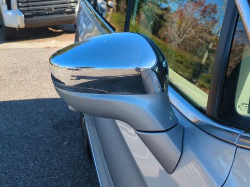 Used 2022 Chrysler Pacifica Limited FWD image 12