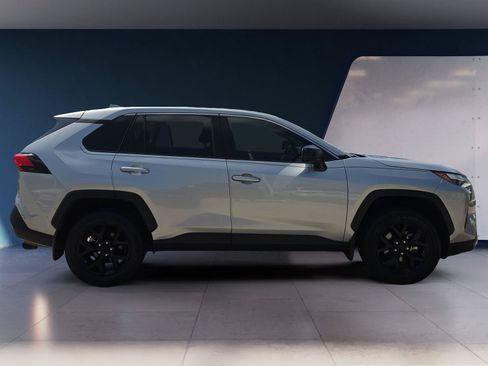 Used 2024 Toyota RAV4 LE FWD image 6
