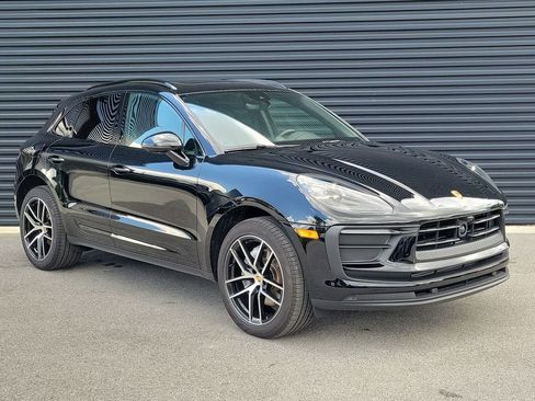 Certified 2025 Porsche Macan AWD/4WD image 9