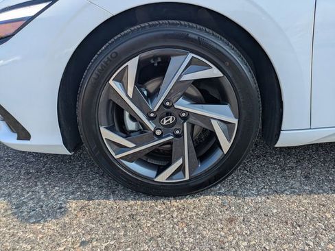 Certified 2024 Hyundai Elantra Limited image 21