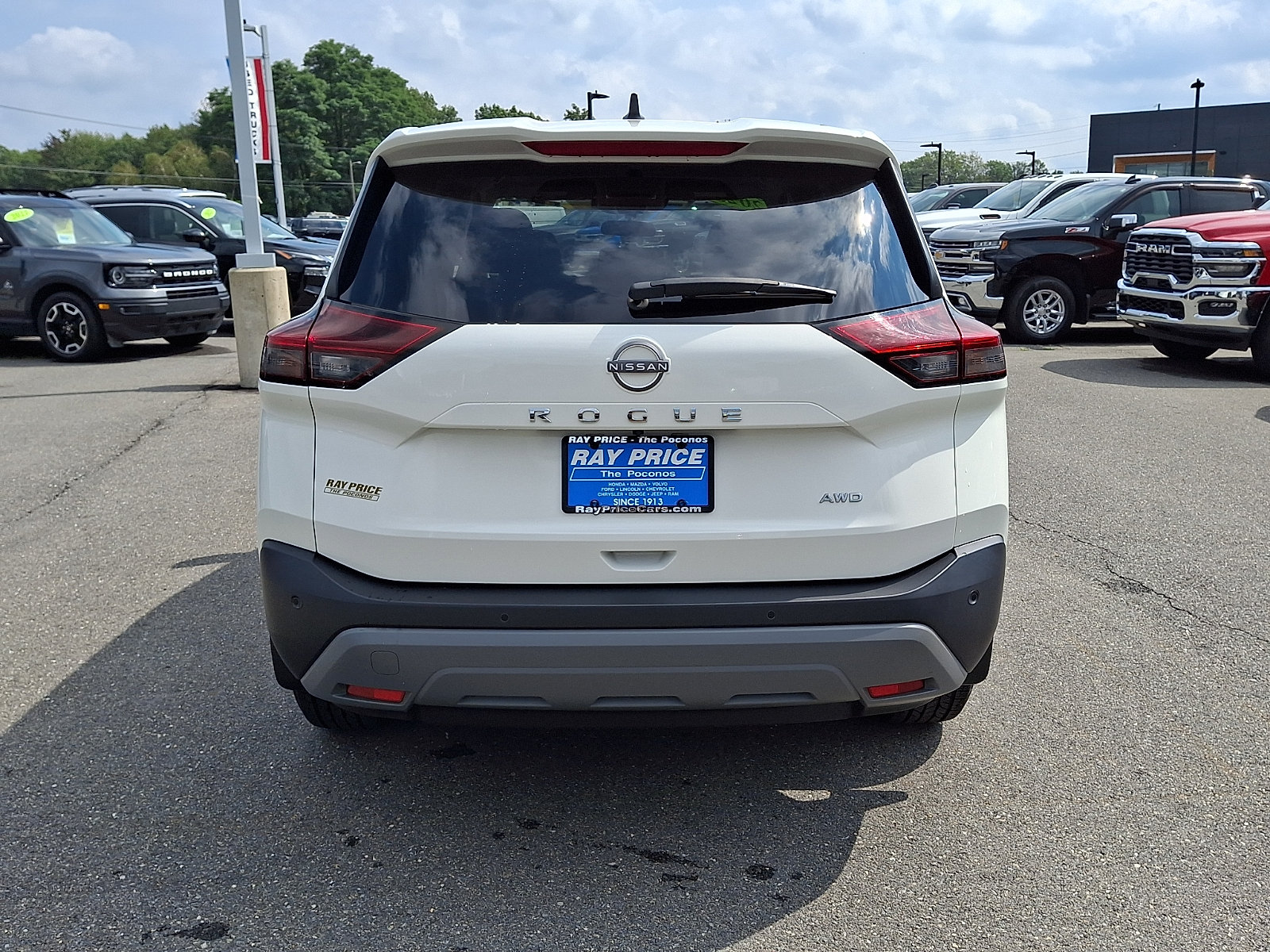 Used 2023 Nissan Rogue S AWD/4WD image 5