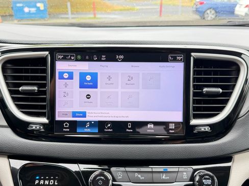 Used 2023 Chrysler Pacifica Touring-L FWD image 64