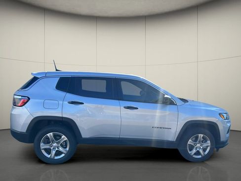 Used 2024 Jeep Compass Sport image 8