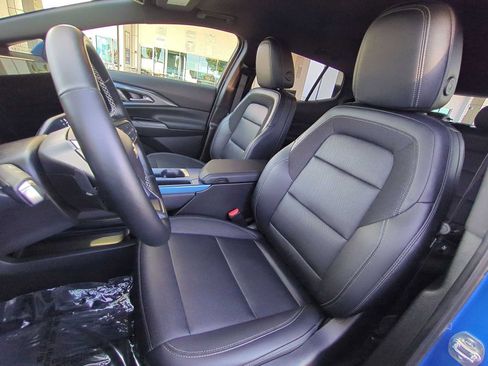 Used 2025 Chevrolet Equinox EV LT w/ Convenience Package image 23