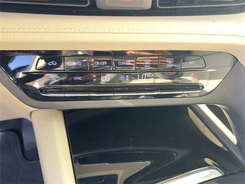 Used 2023 Buick Envision Essence image 17