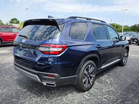Used 2024 Honda Pilot Touring image 2