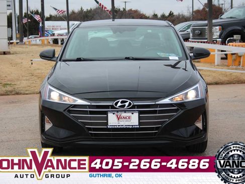 Used 2020 Hyundai Elantra SE image 2