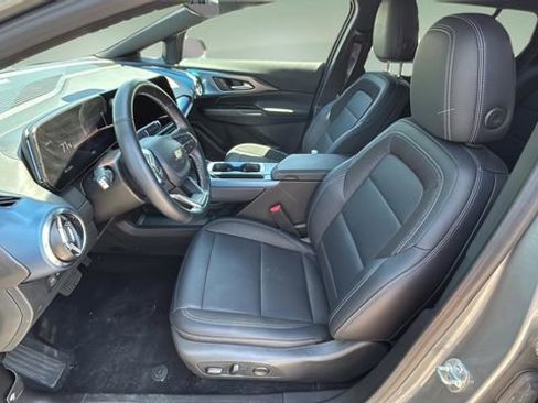 Used 2025 Chevrolet Equinox EV LT w/ Convenience Package FWD image 18