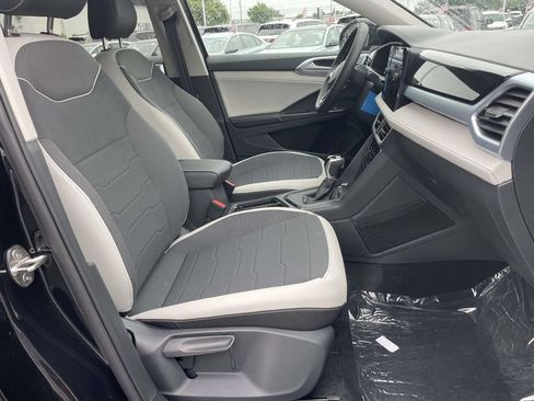 New 2026 Volkswagen Taos SE FWD image 10